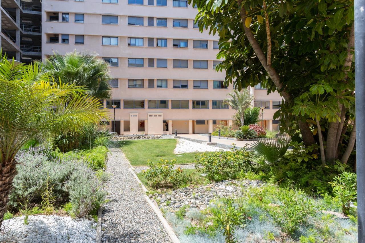 Апартаменты Malaga Centro Maria Zambrano Экстерьер фото